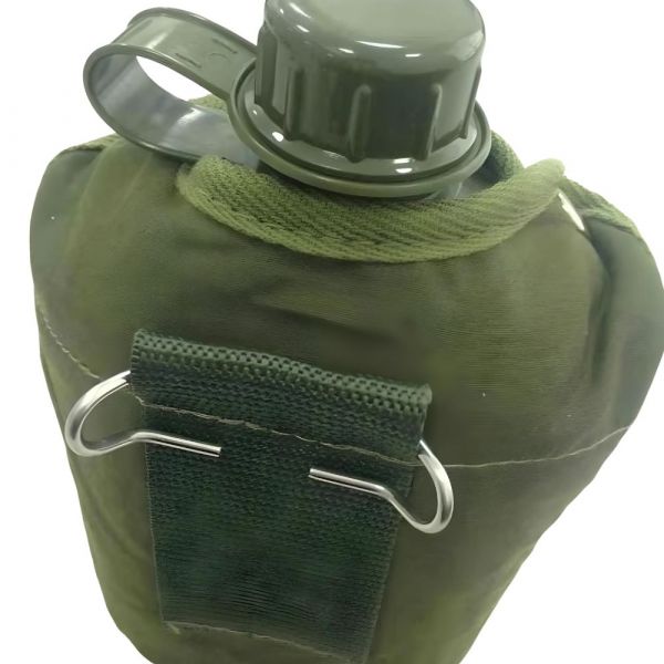 Cantil de Plástico com Capa Verde 900ml Nautika